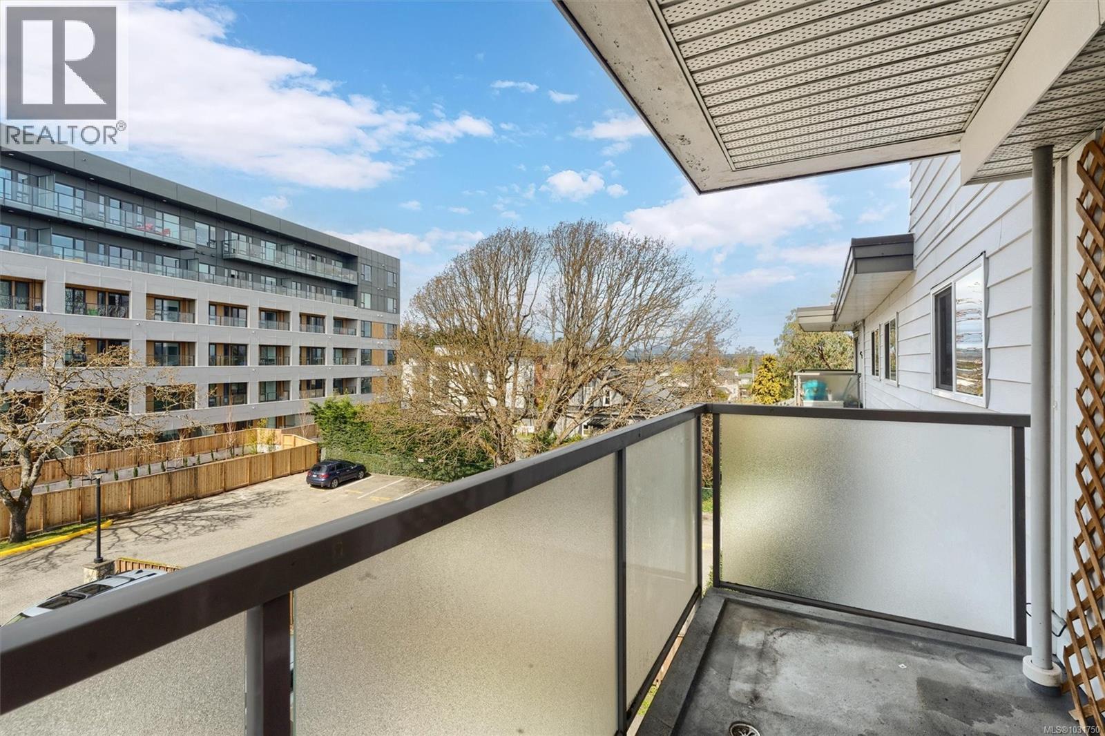 207 848 Esquimalt Road, Esquimalt