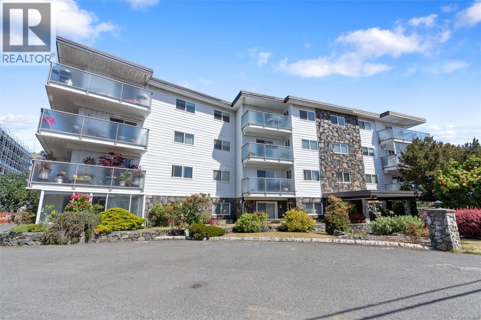 207 848 Esquimalt Road, Esquimalt