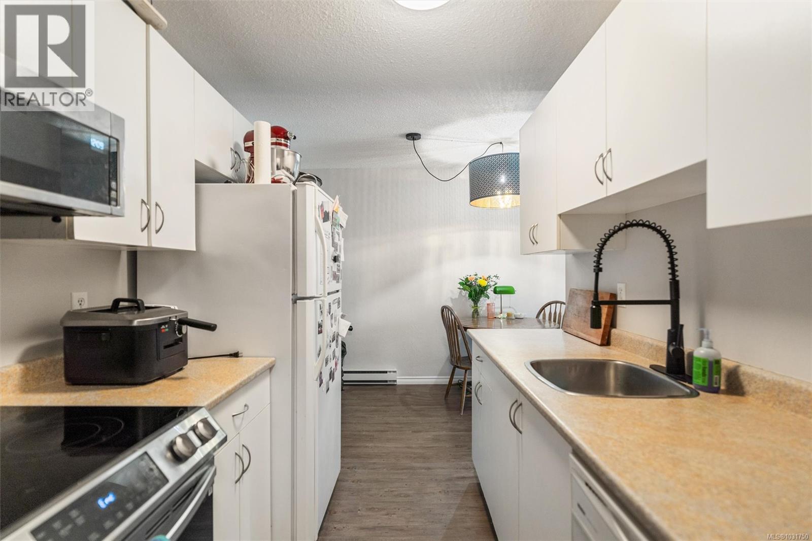 207 848 Esquimalt Road, Esquimalt