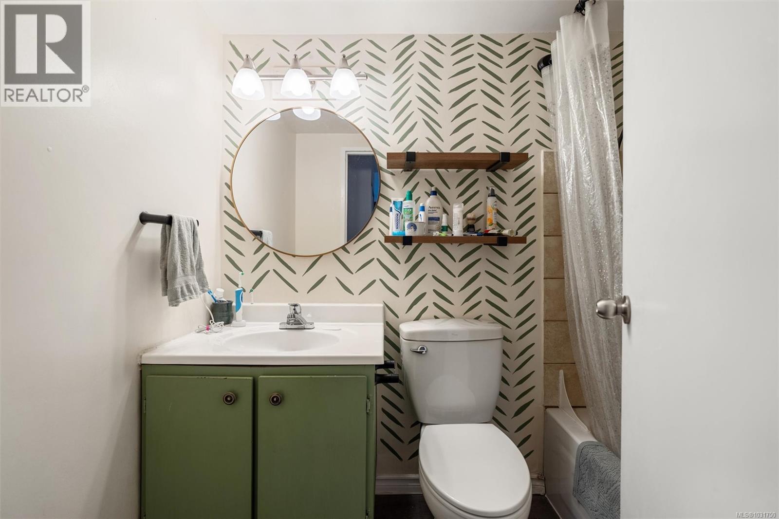 207 848 Esquimalt Road, Esquimalt