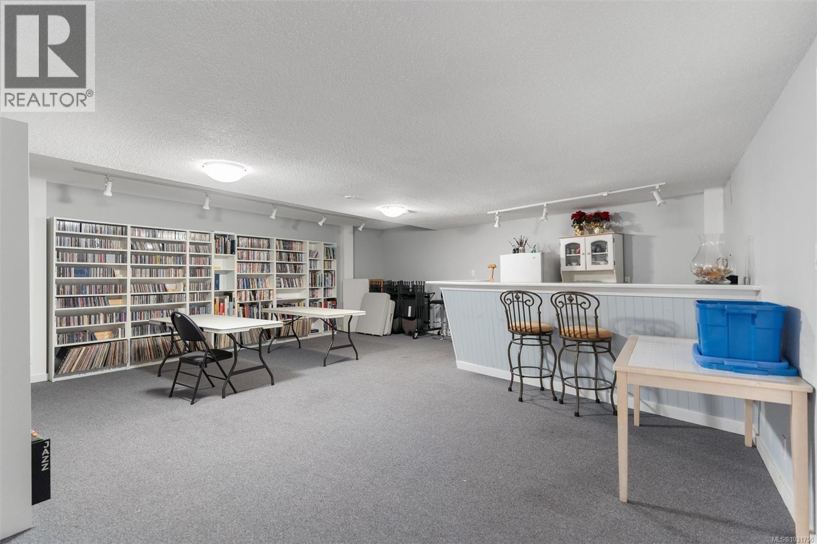 207 848 Esquimalt Road, Esquimalt