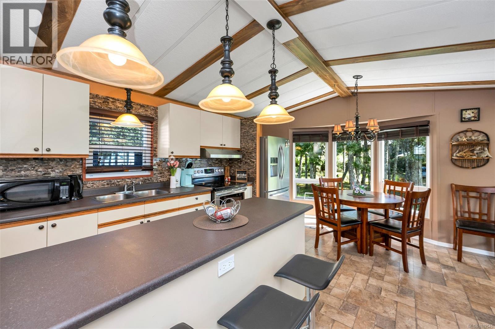 21 7871 West Coast Road, Sooke