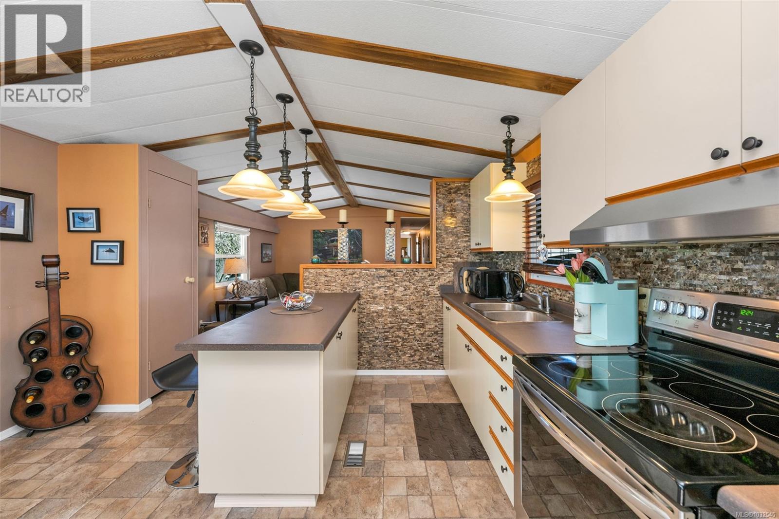 21 7871 West Coast Road, Sooke