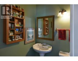 590-592 N Fletcher Road, Gibsons, BC V0N1V9 Photo 13