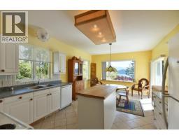 590-592 N Fletcher Road, Gibsons, BC V0N1V9 Photo 6