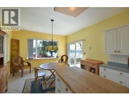 590-592 N Fletcher Road, Gibsons, BC V0N1V9 Photo 7