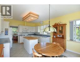 590-592 N Fletcher Road, Gibsons, BC V0N1V9 Photo 8