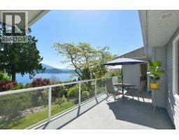590-592 N Fletcher Road, Gibsons, BC V0N1V9 Photo 9