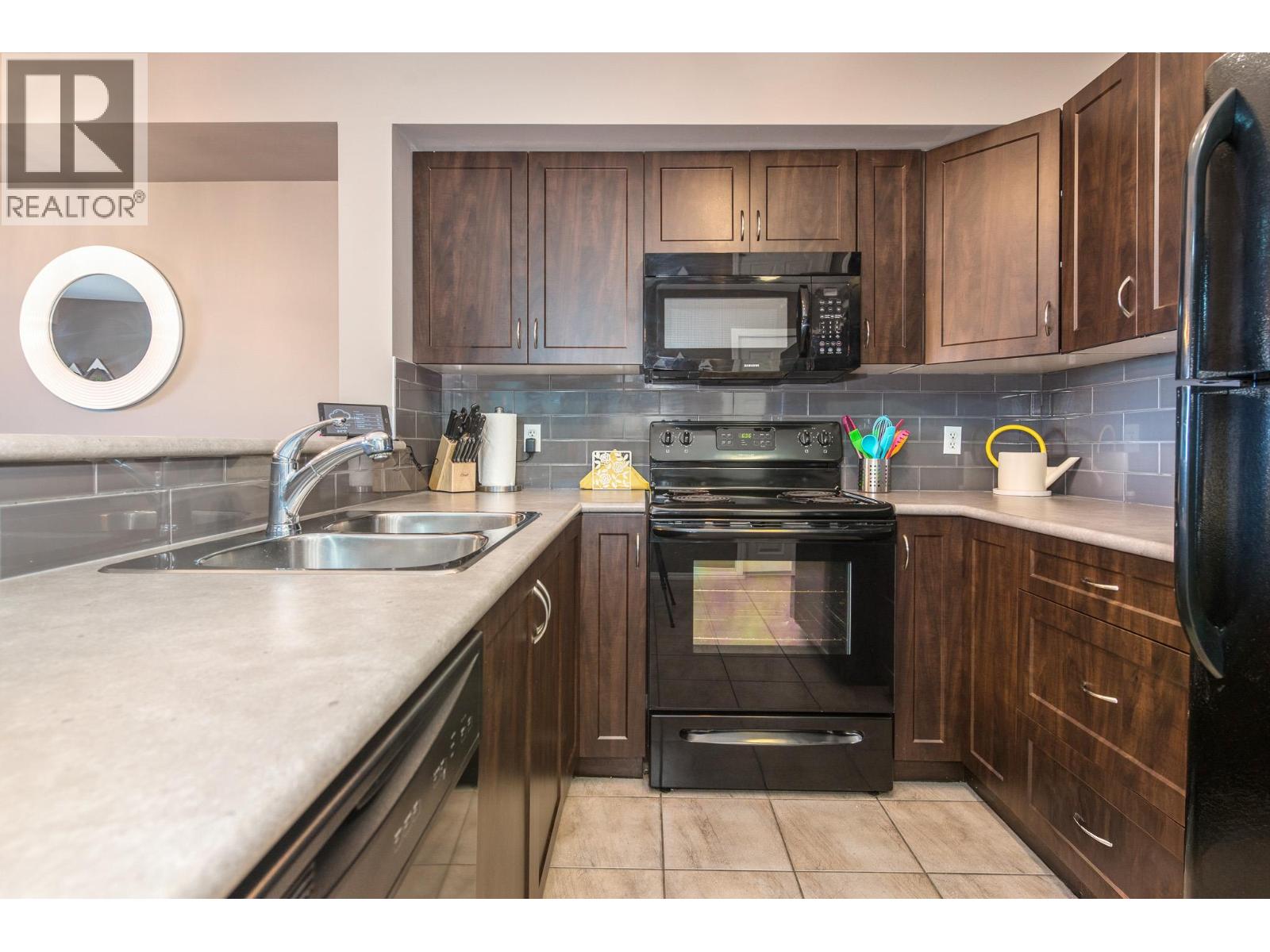 #2305 205 THIRD AVENUE - Image 2