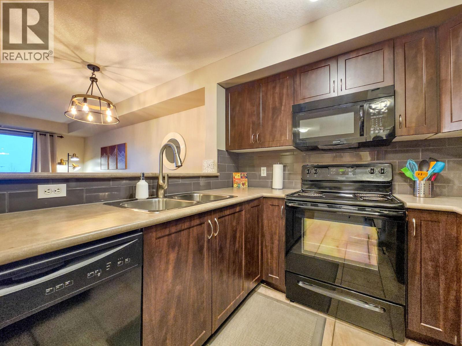 #2305 205 THIRD AVENUE - 16