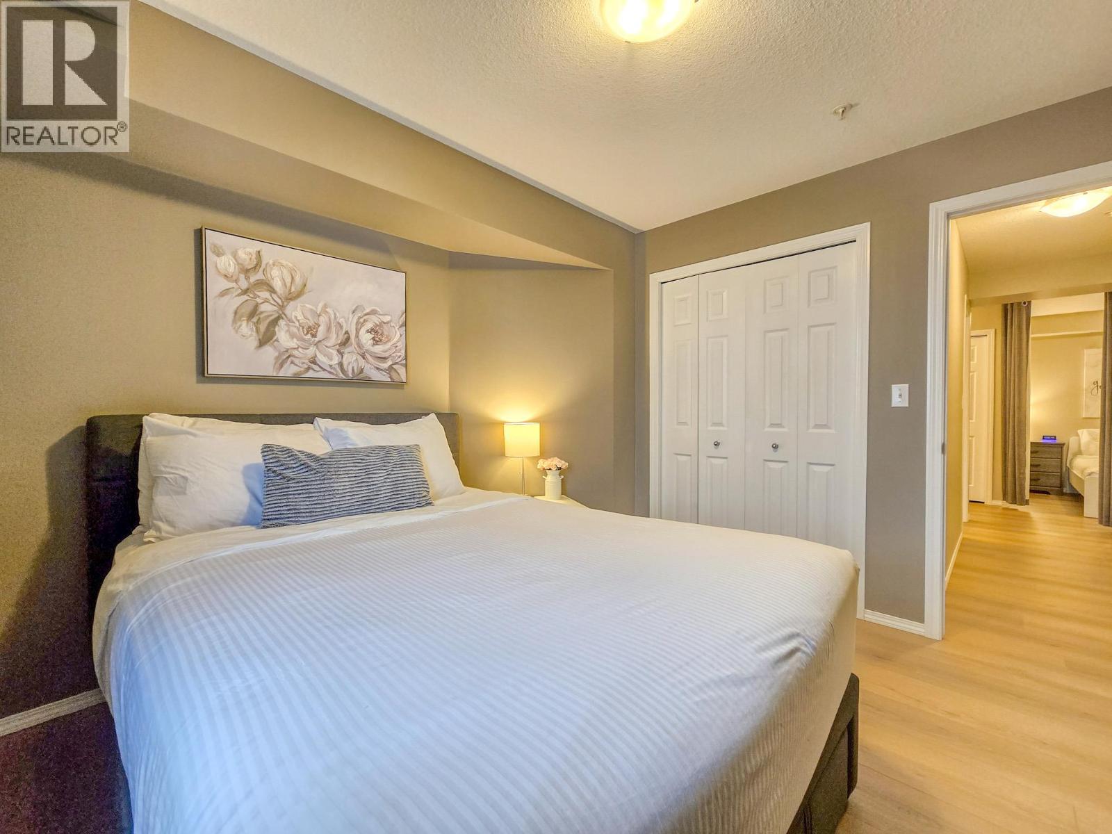 #2305 205 THIRD AVENUE - 32