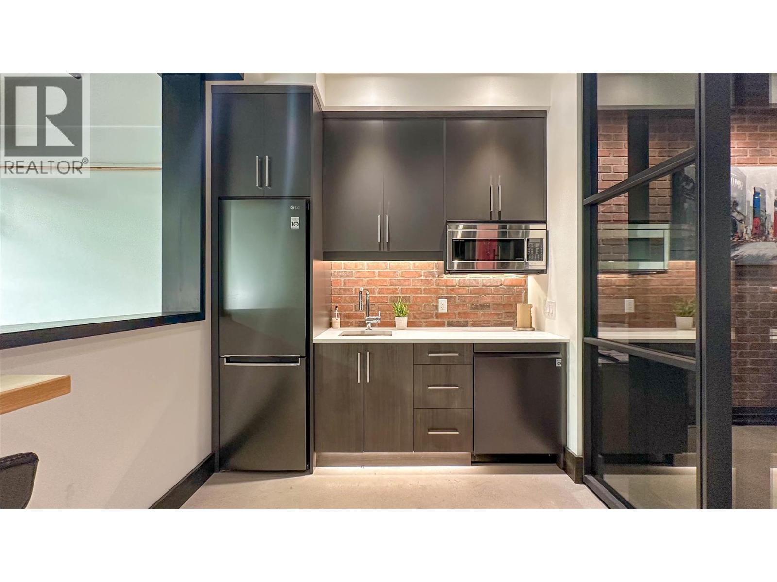 105 810 Clement Avenue, Kelowna