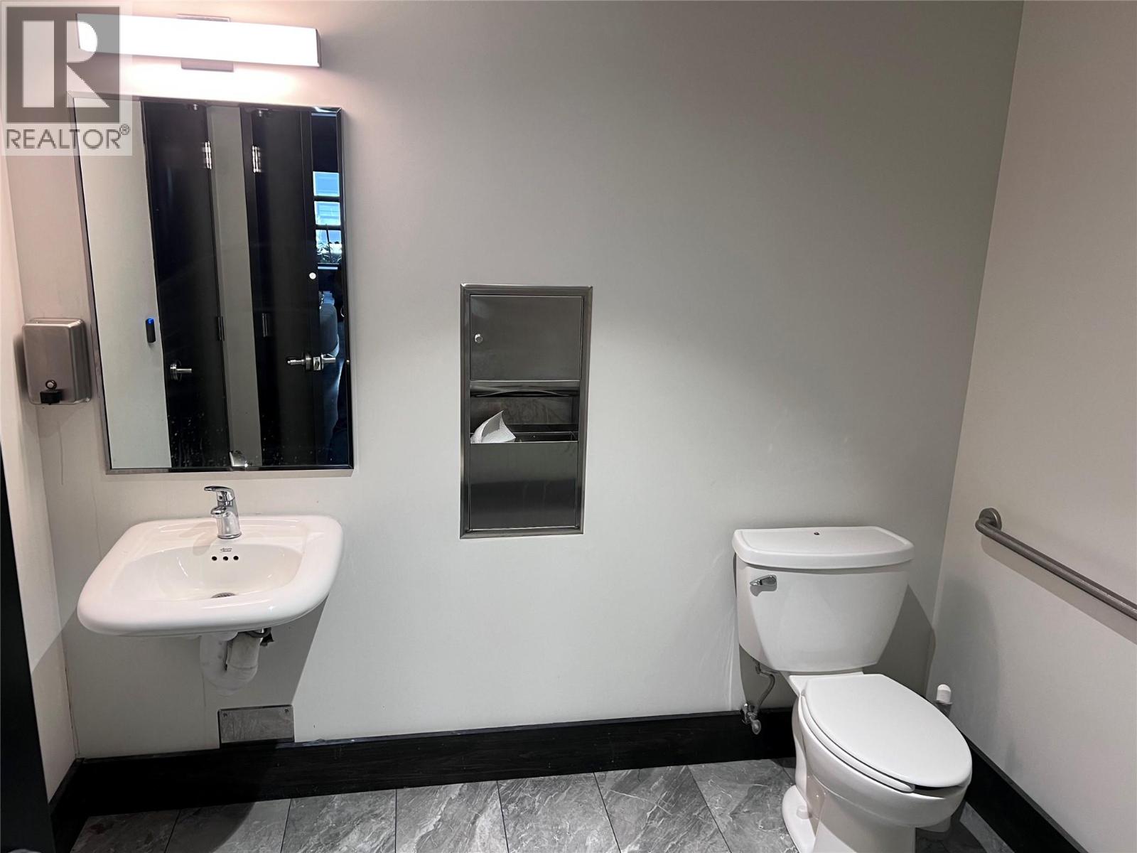 105 810 Clement Avenue, Kelowna