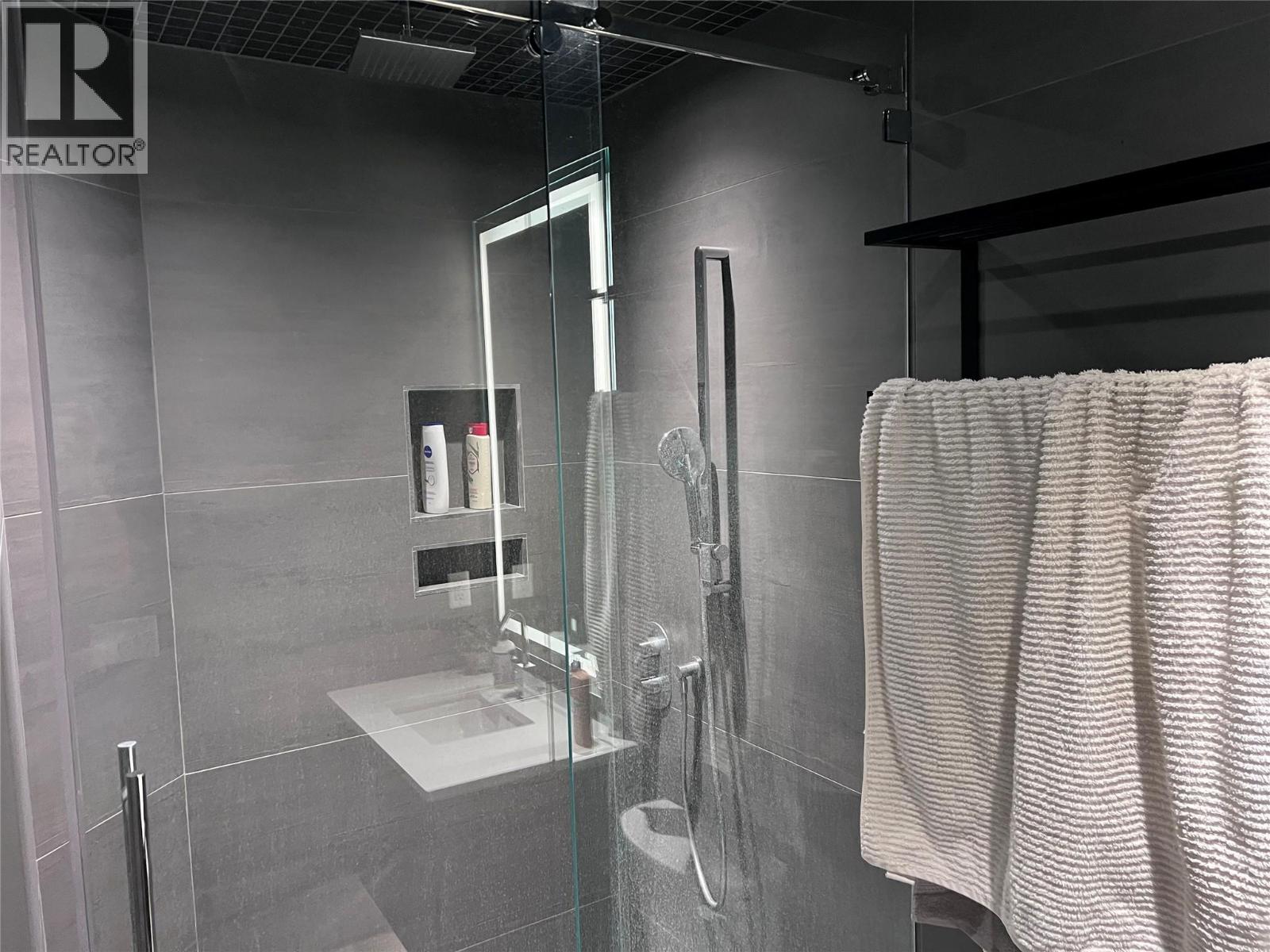 105 810 Clement Avenue, Kelowna