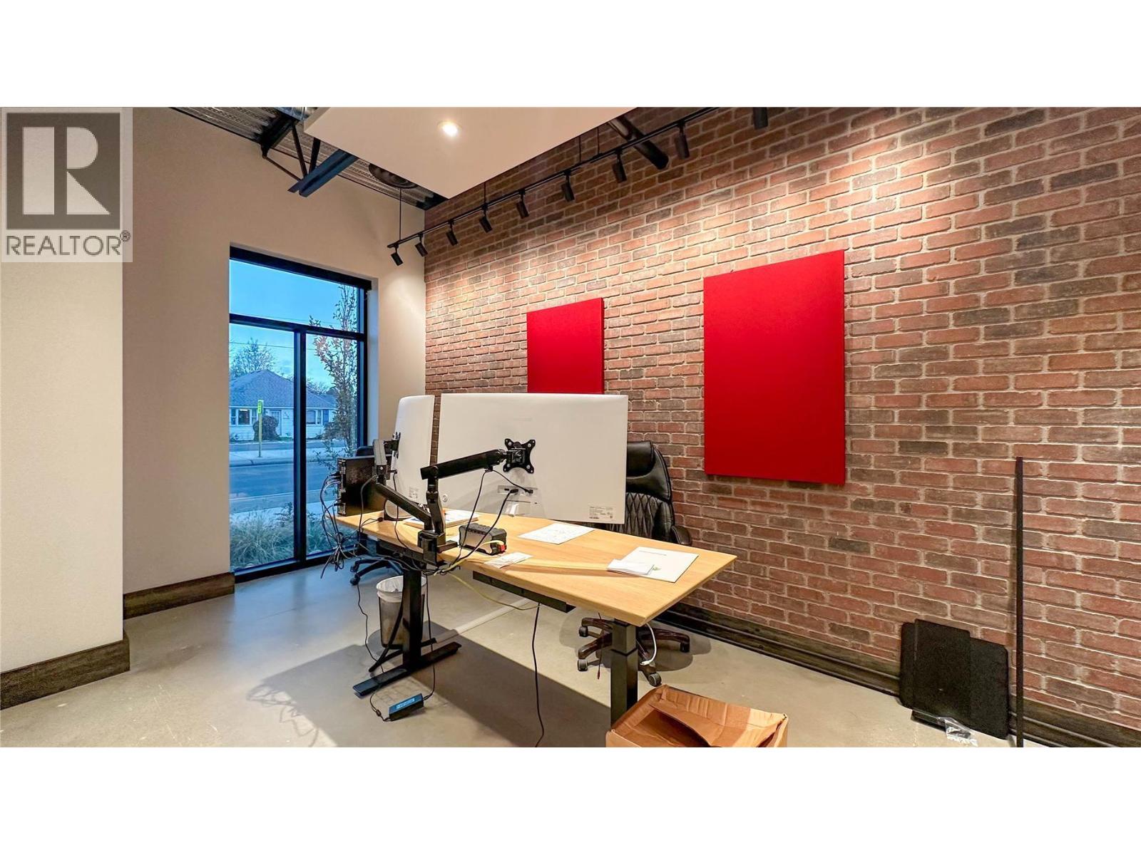 105 810 Clement Avenue, Kelowna