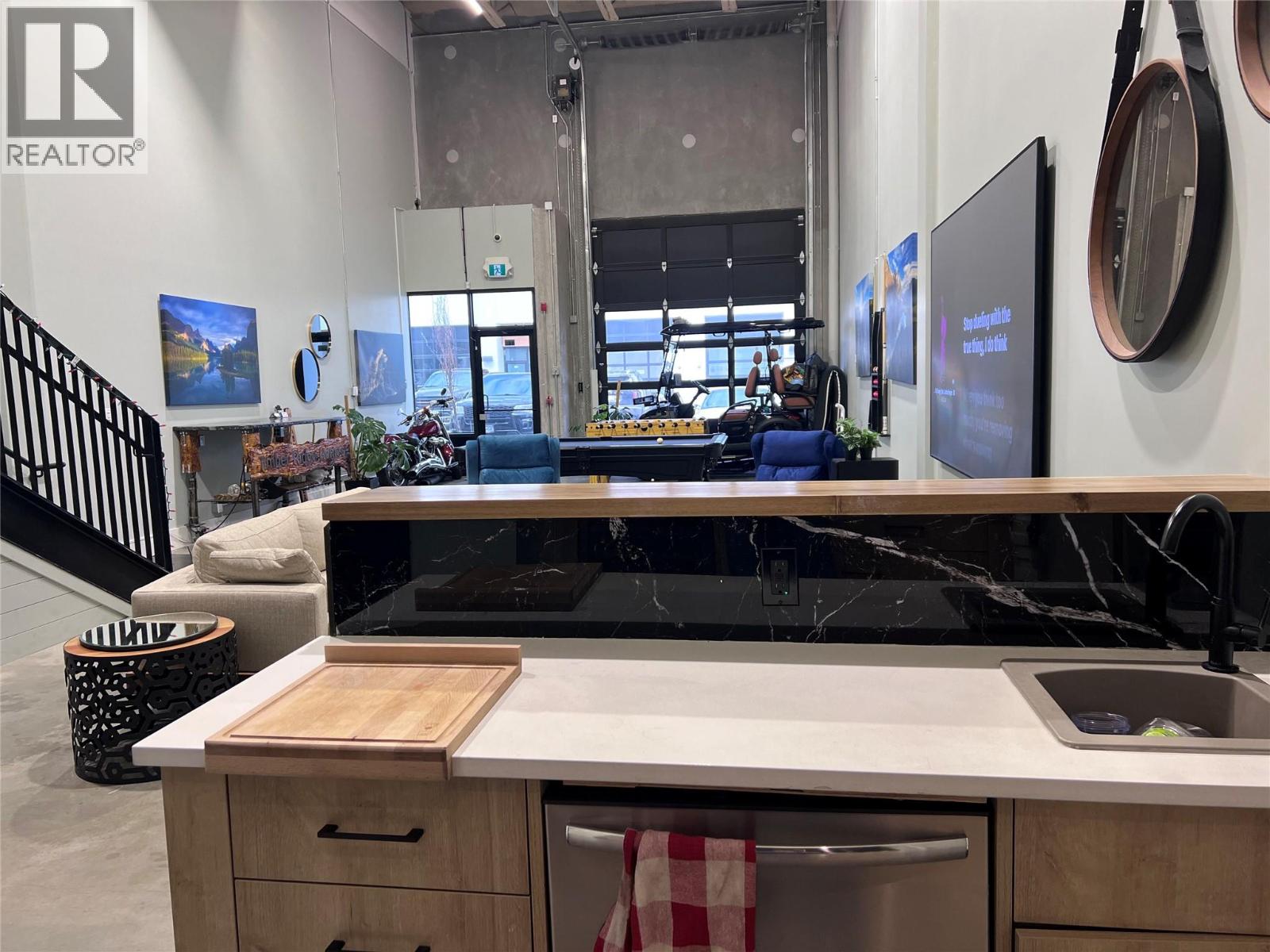 105 810 Clement Avenue, Kelowna