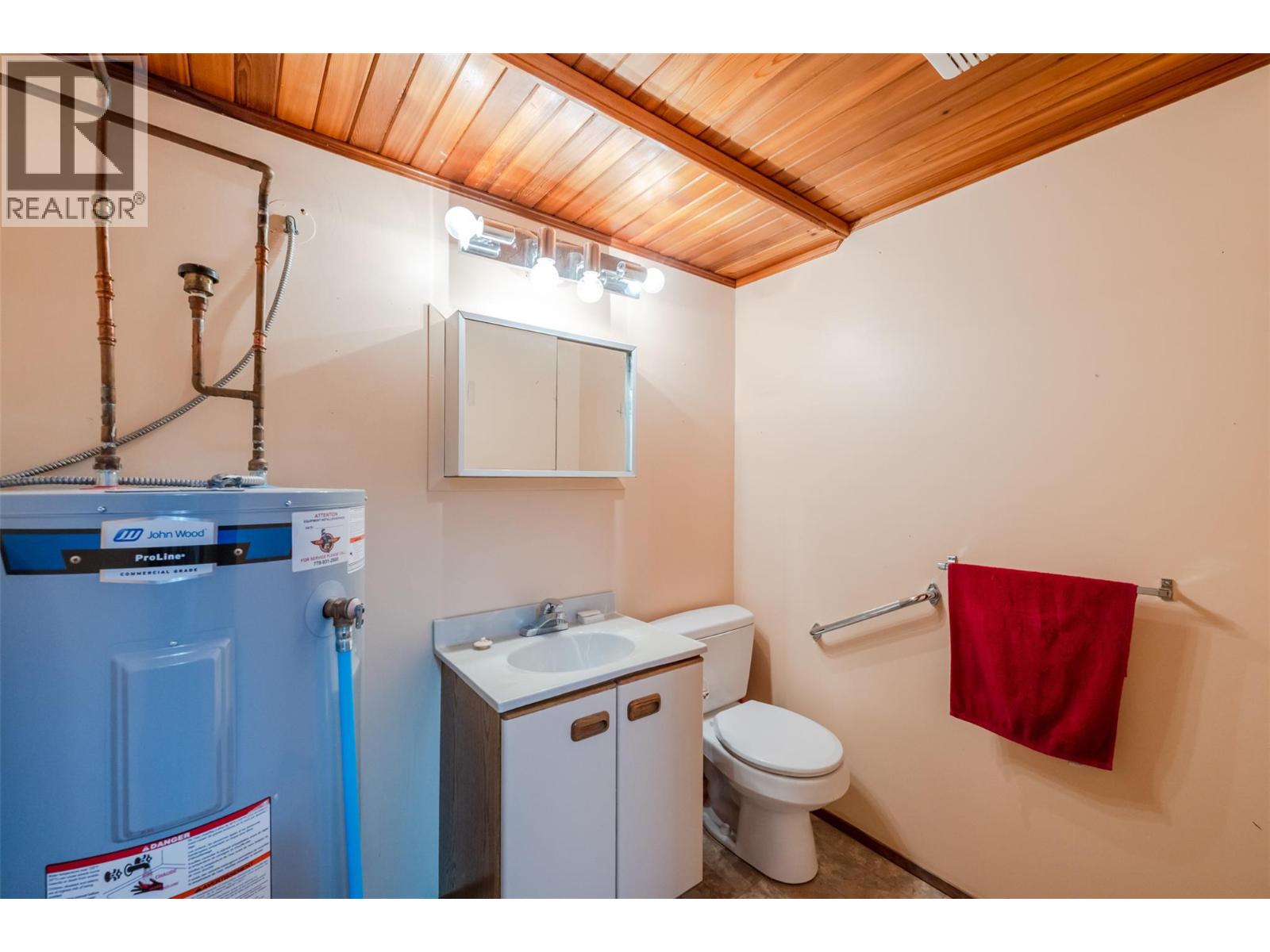 15489 Mellor Road, Summerland