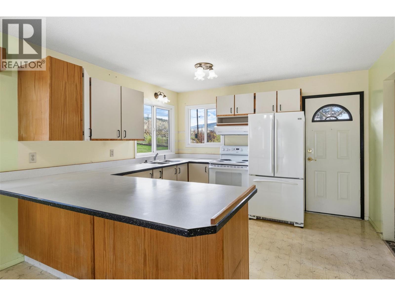 15489 Mellor Road, Summerland