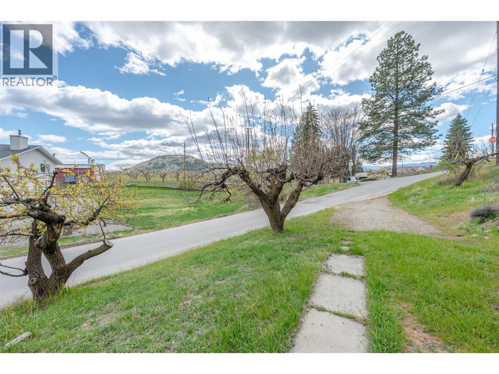15489 Mellor Road, Summerland