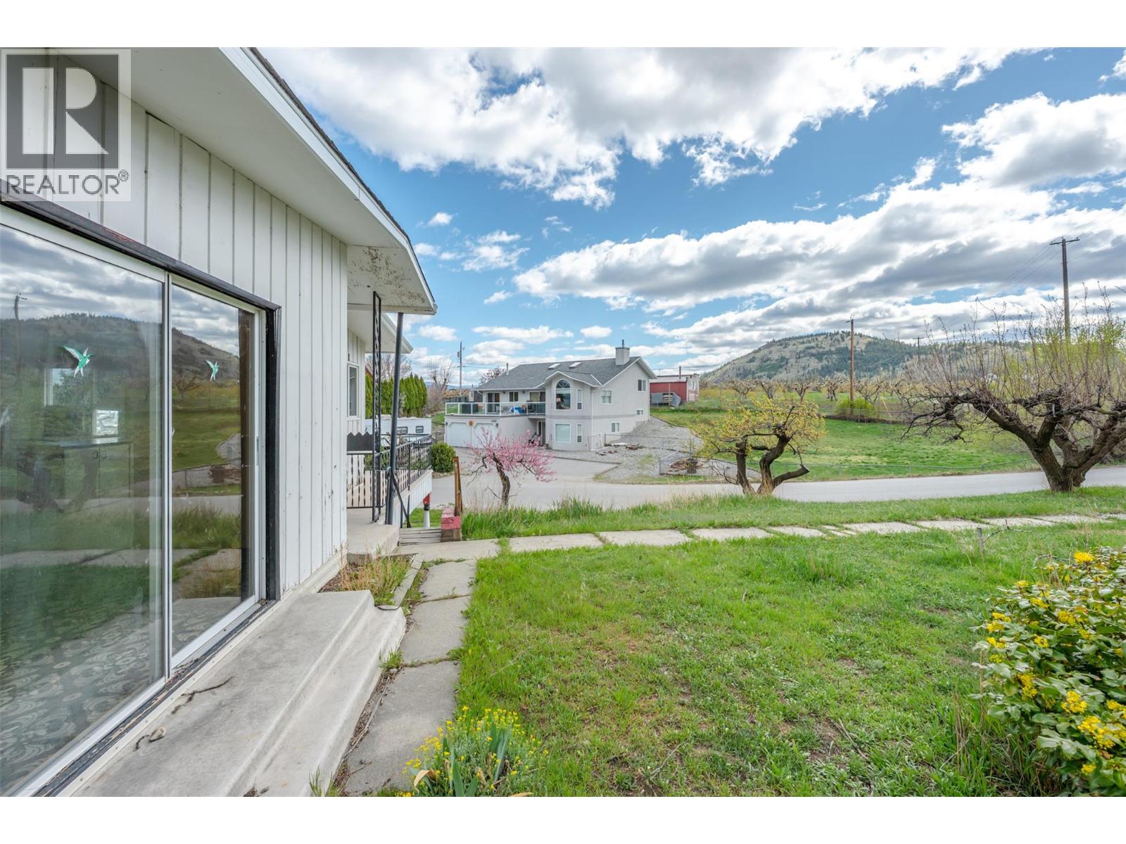 15489 Mellor Road, Summerland