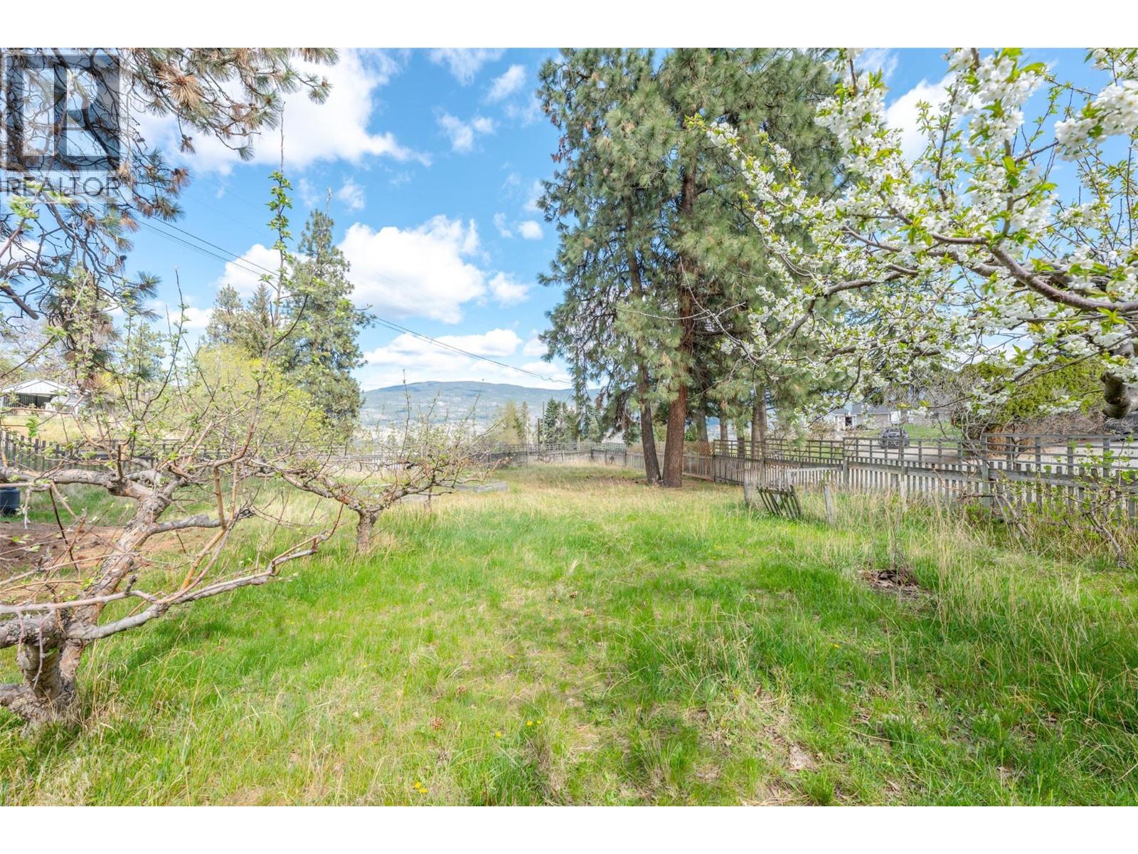 15489 Mellor Road, Summerland