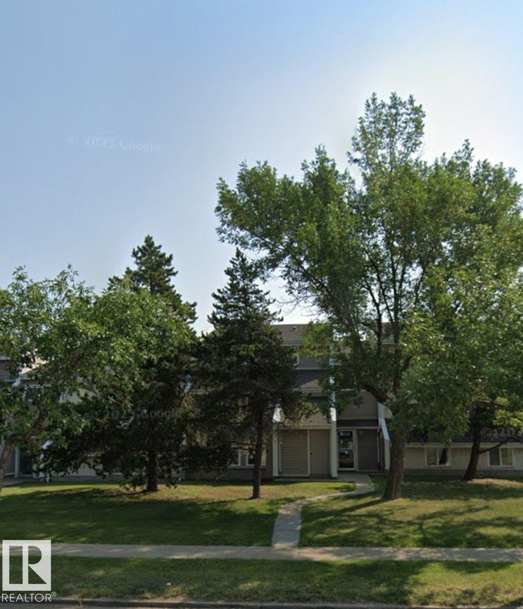 #4 3819 76 ST NW - 9