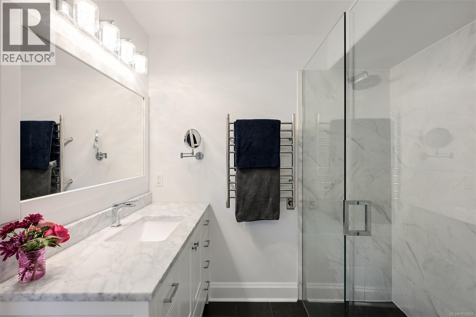  1290 Lidgate Court, Saanich