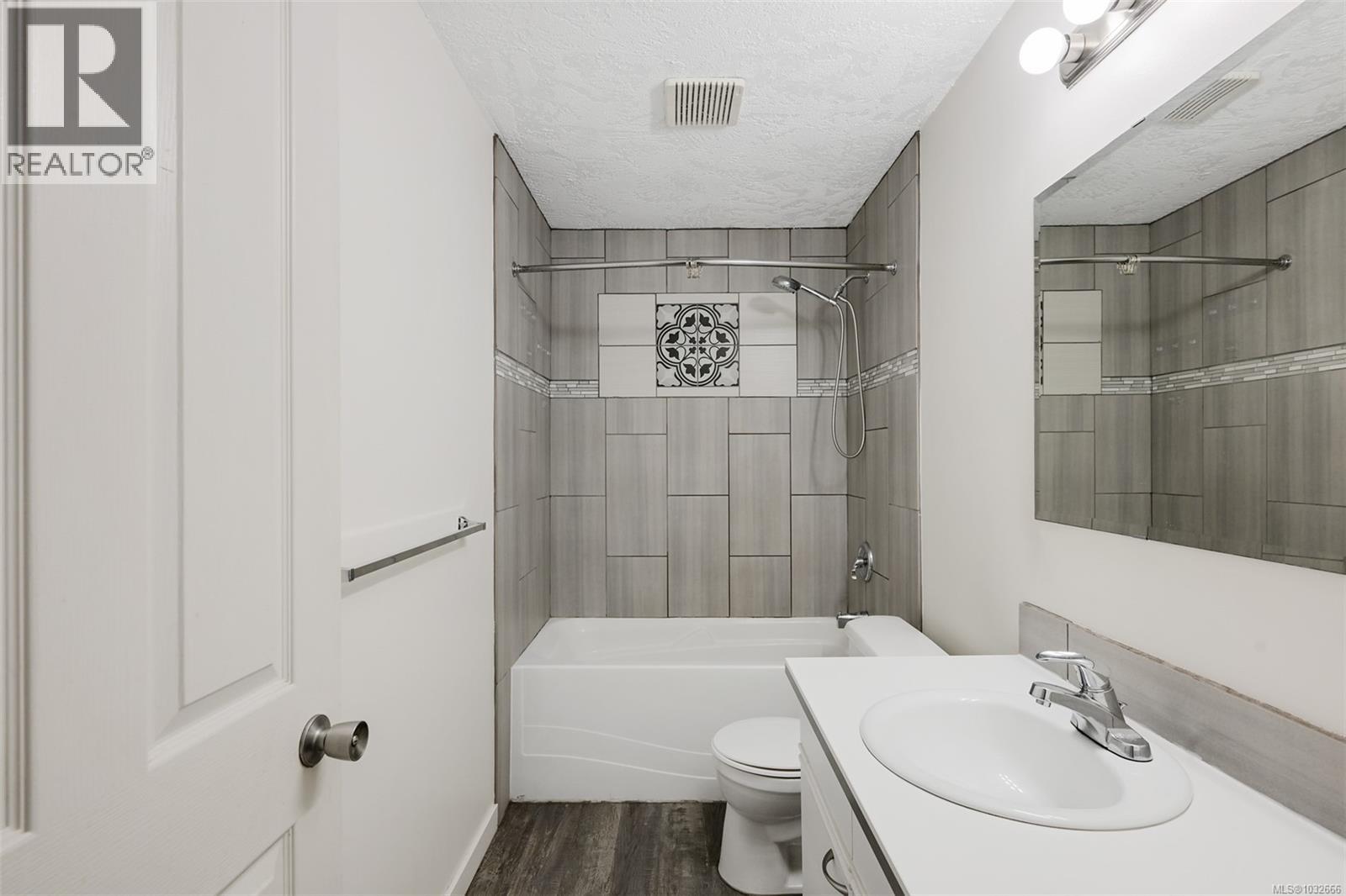  1290 Lidgate Court, Saanich