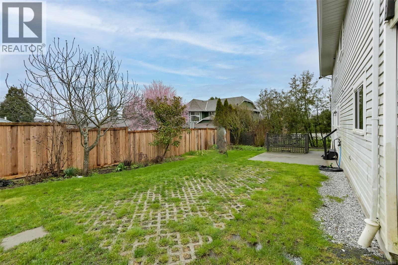  1290 Lidgate Court, Saanich