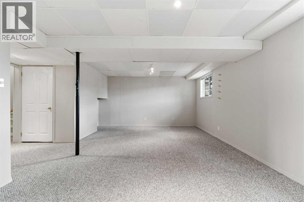 8 West Aarsby Road, Cochrane