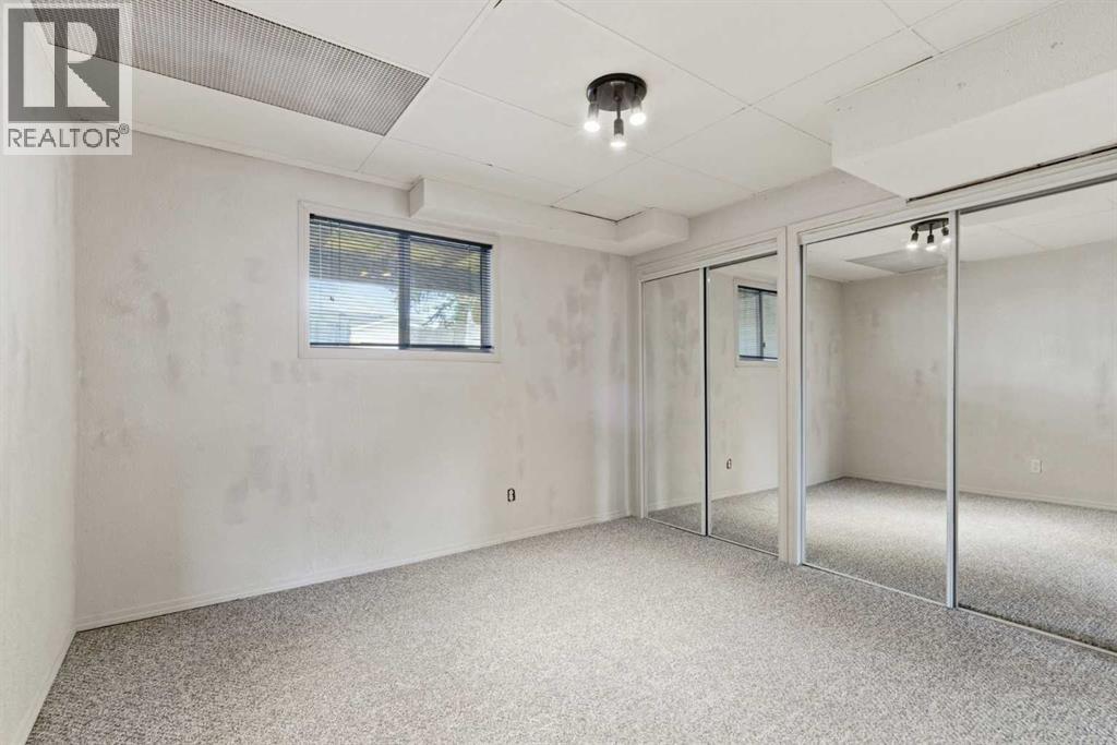 8 West Aarsby Road, Cochrane