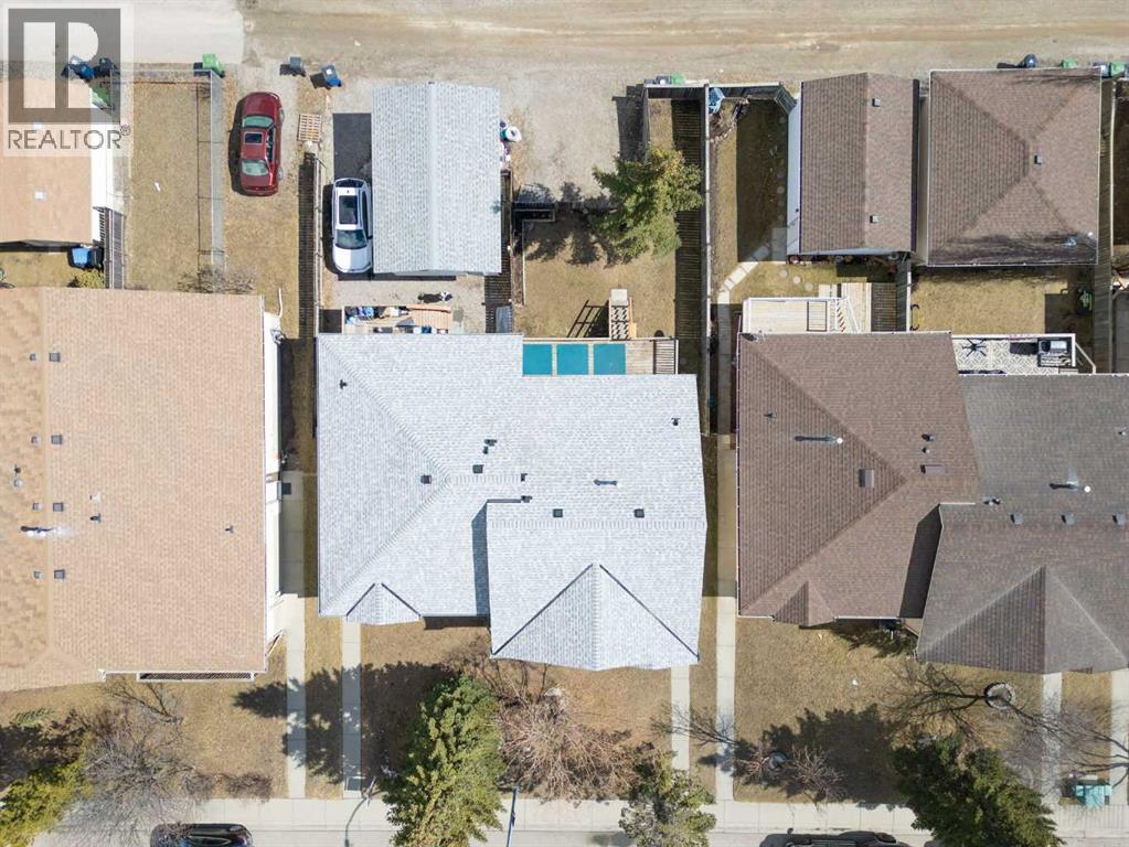 8 West Aarsby Road, Cochrane