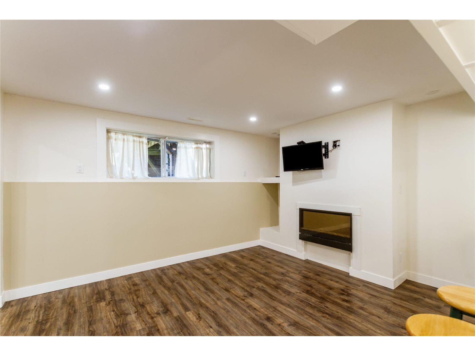 5 Bed, 2 Bath House for Sale in Hope – 648 WILLOW STREET, Hope - Image 10