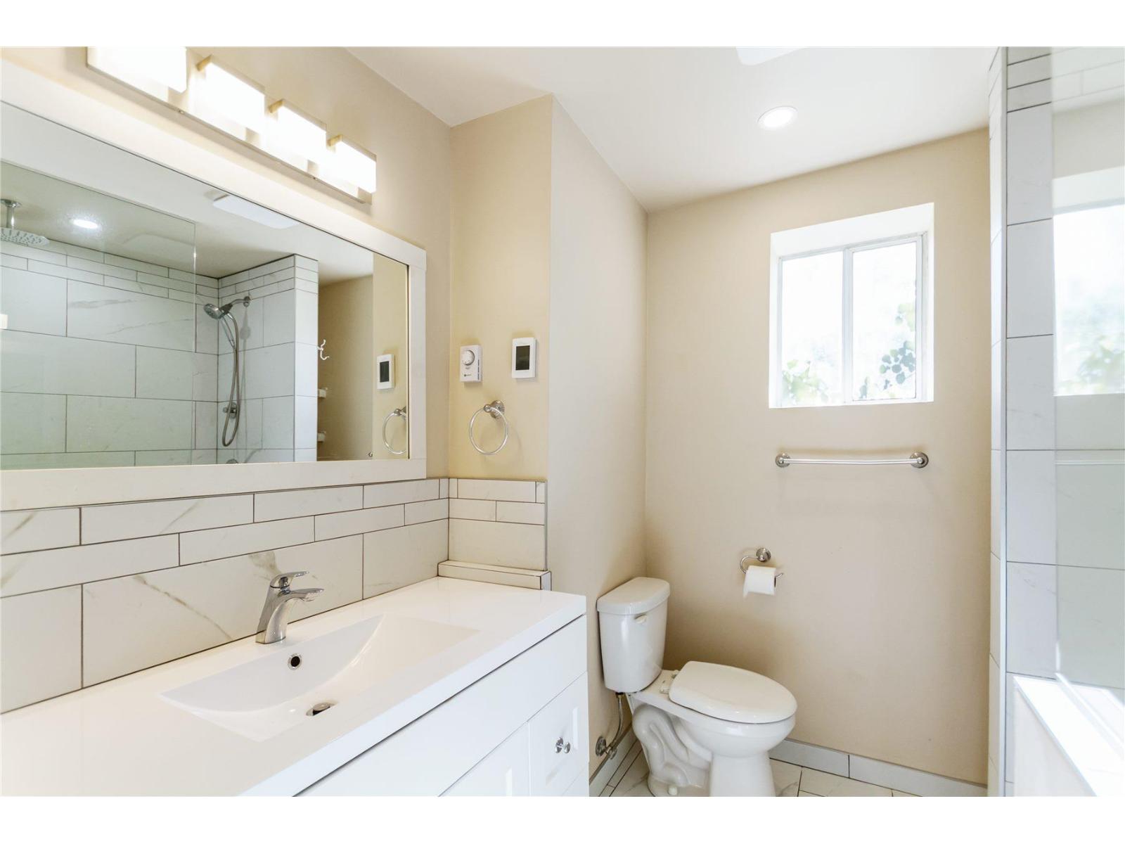 5 Bed, 2 Bath House for Sale in Hope – 648 WILLOW STREET, Hope - Image 35