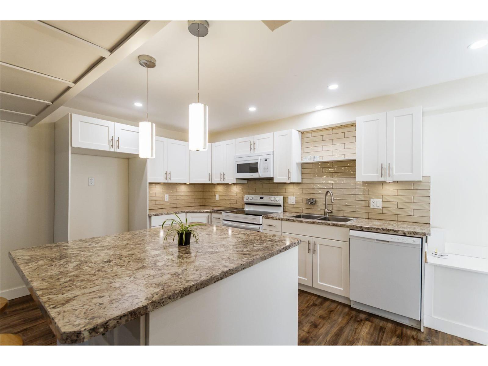 5 Bed, 2 Bath House for Sale in Hope – 648 WILLOW STREET, Hope - Image 16