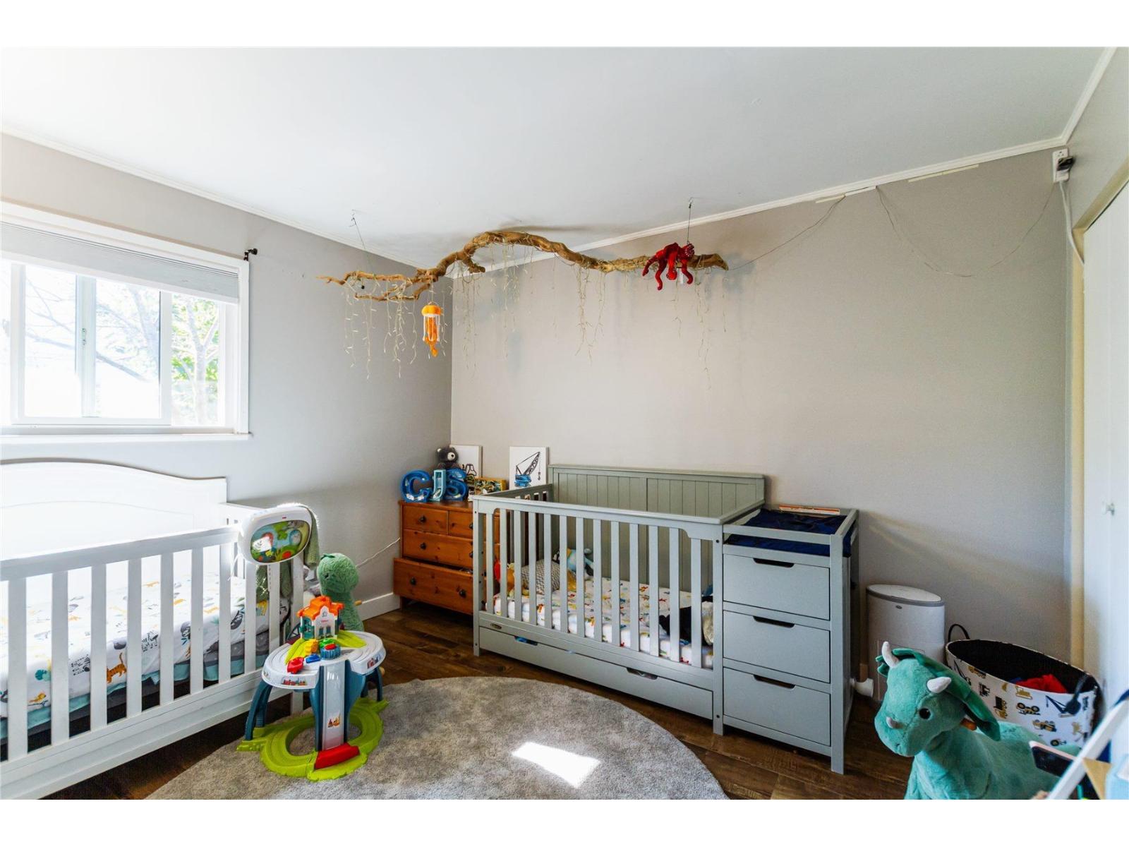 5 Bed, 2 Bath House for Sale in Hope – 648 WILLOW STREET, Hope - Image 9
