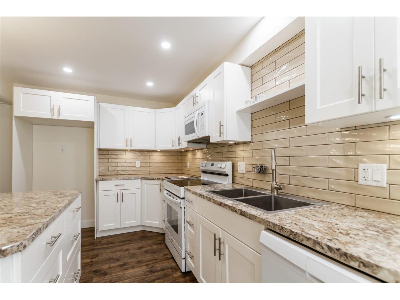 5 Bed, 2 Bath House for Sale in Hope – 648 WILLOW STREET, Hope - Image 12