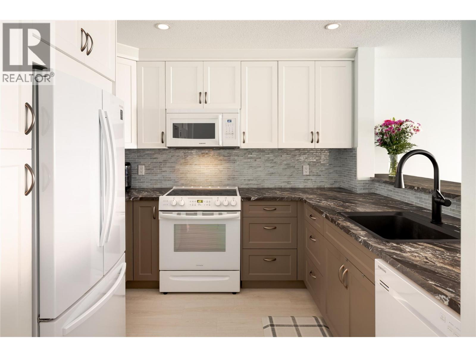 215 3870 Brown Road, West Kelowna