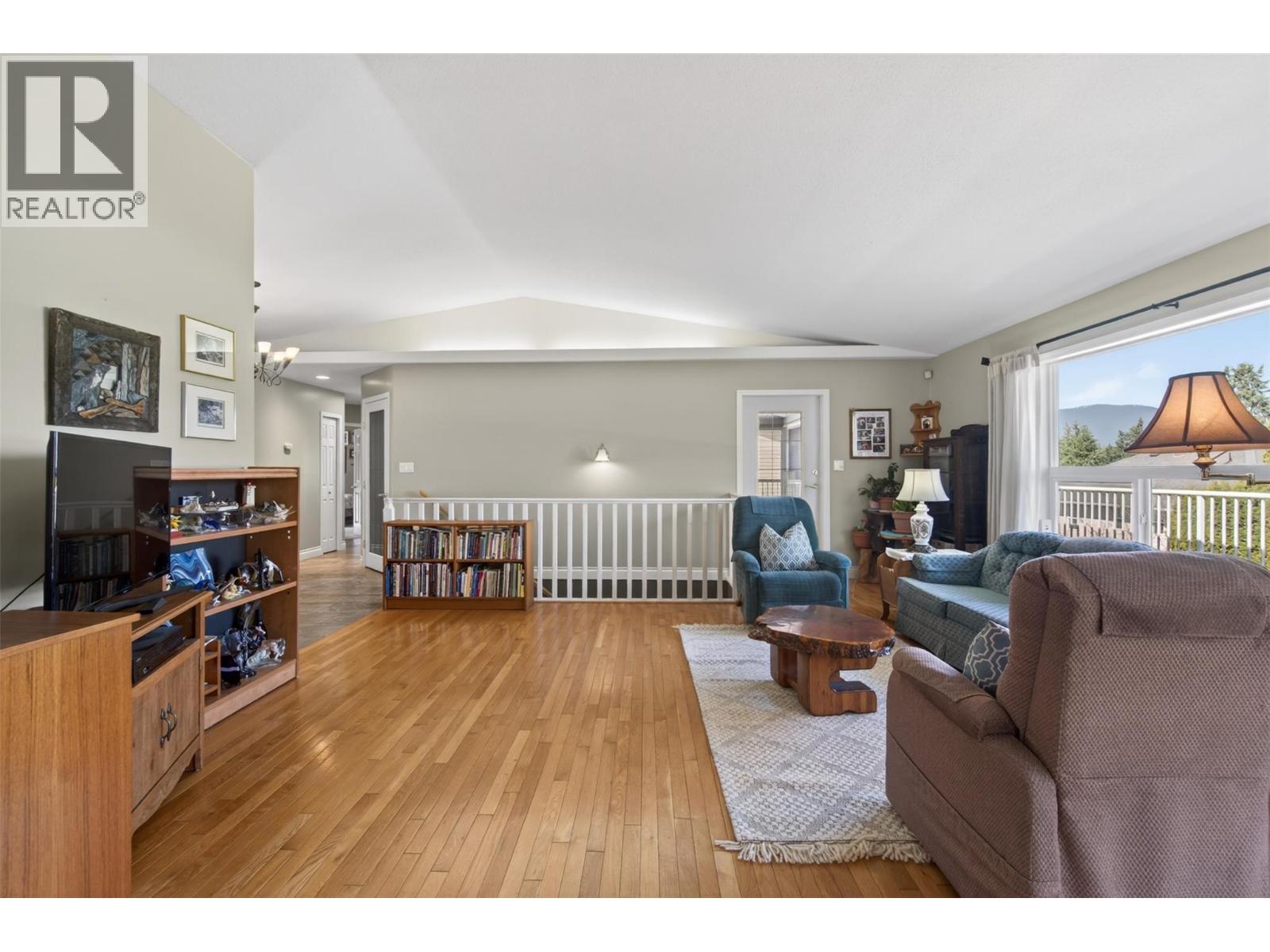 3181 8 AVENUE SE - 30