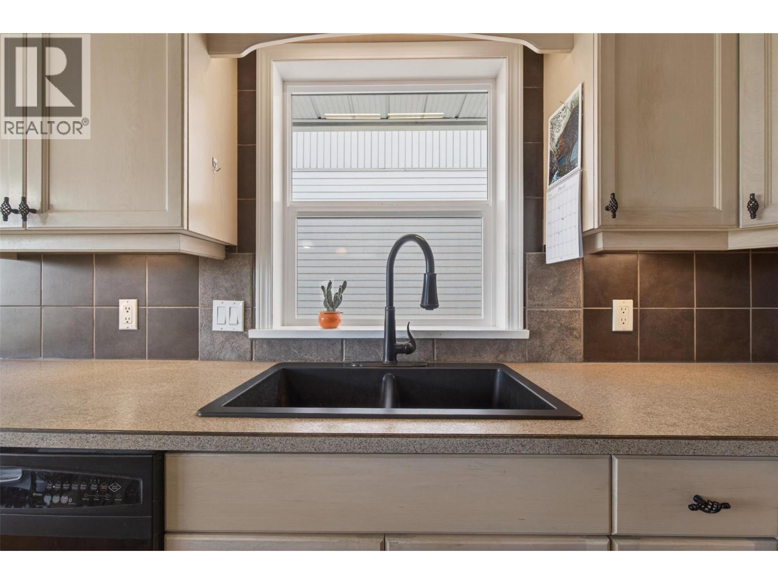 3181 8 AVENUE SE - 17