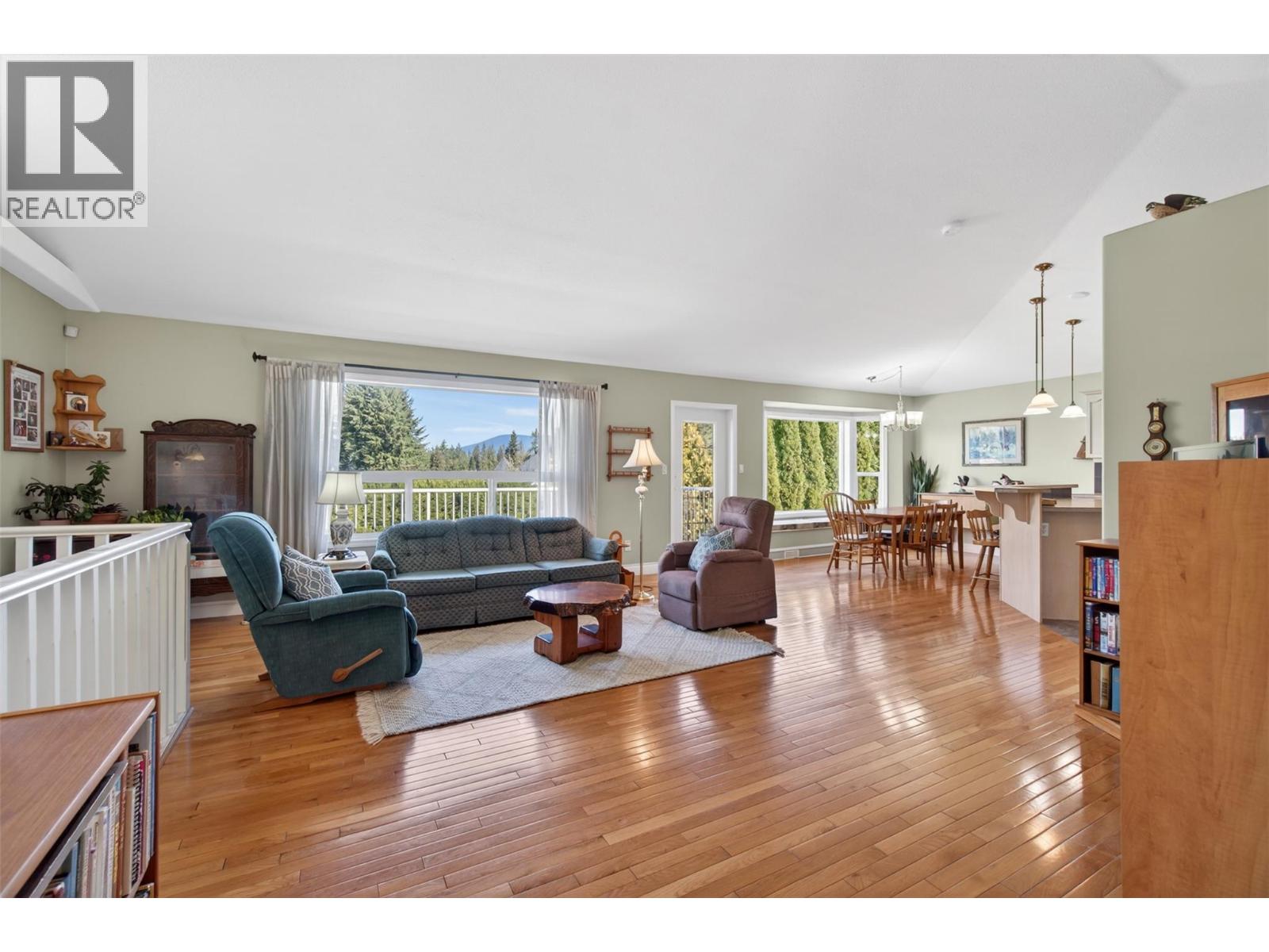 3181 8 AVENUE SE - 20