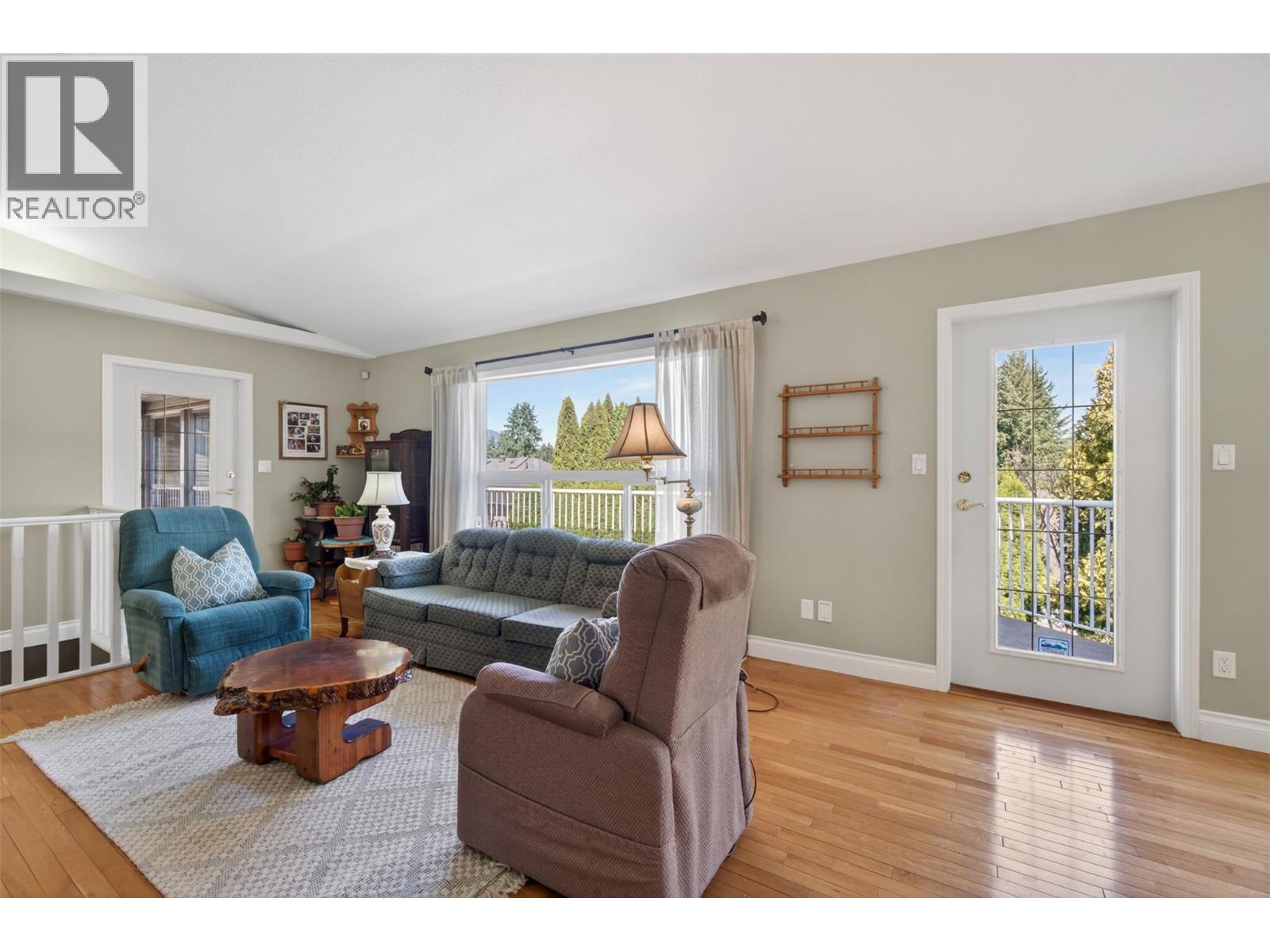 3181 8 AVENUE SE - 26