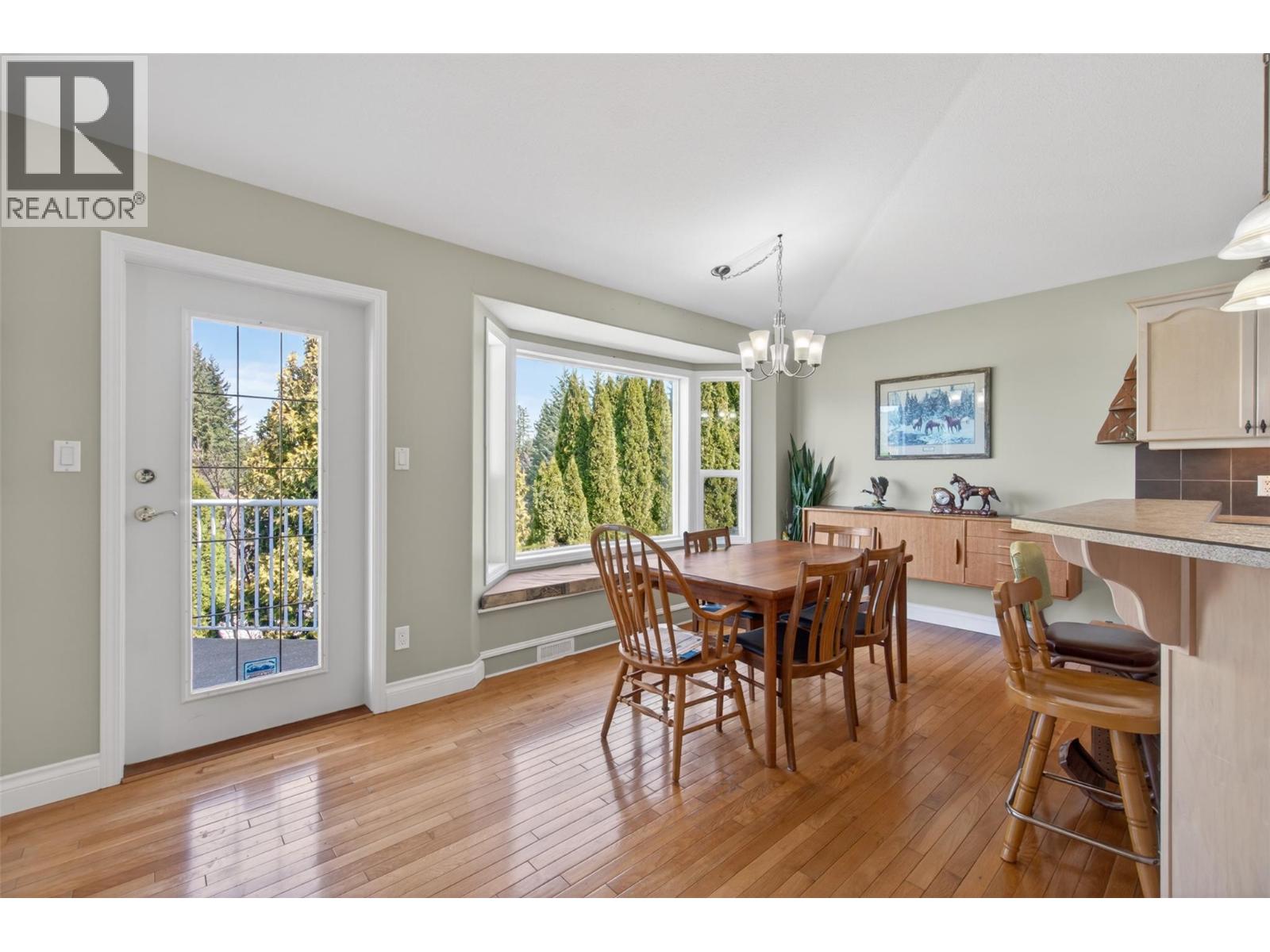 3181 8 AVENUE SE - 27