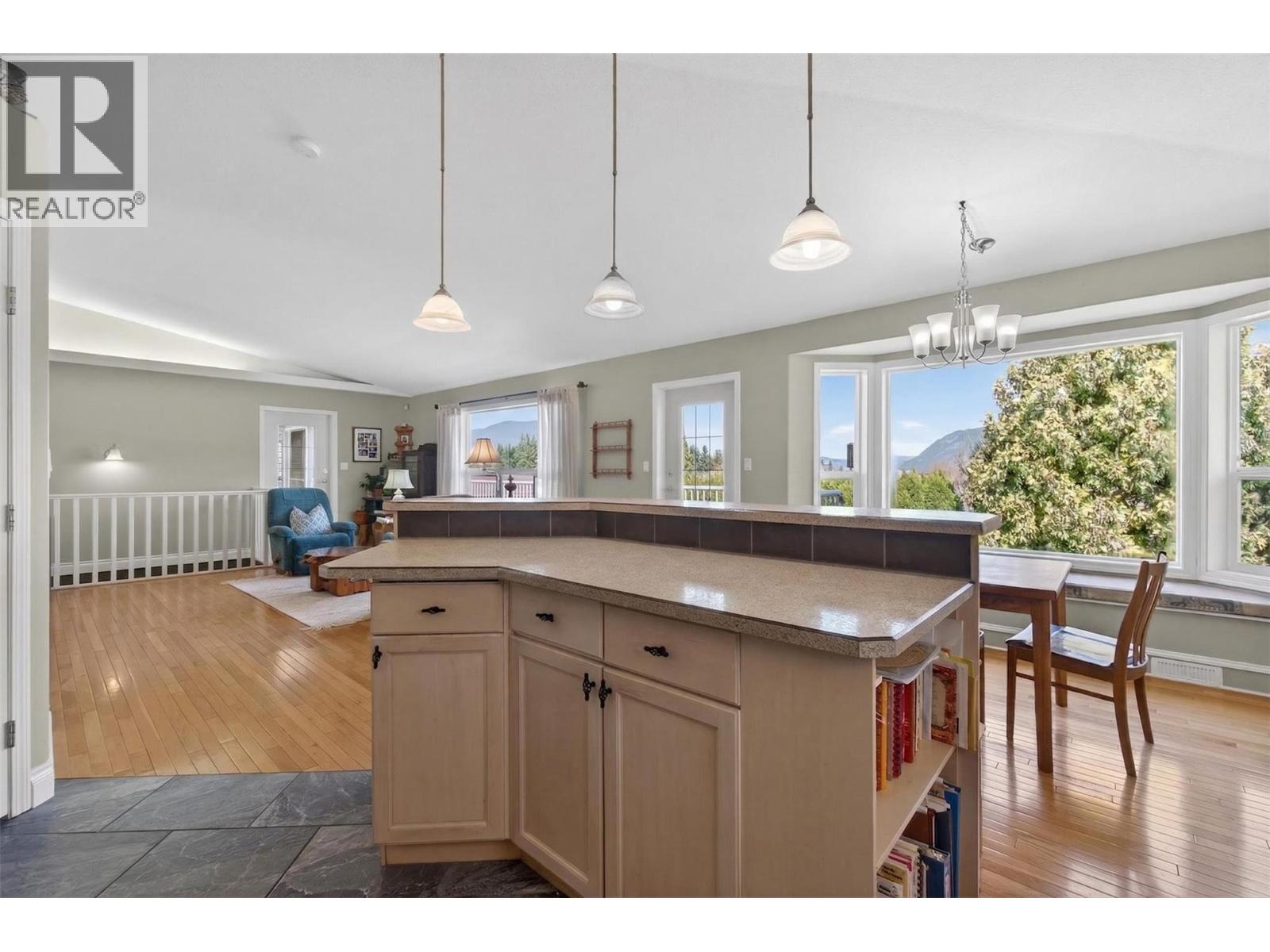 3181 8 AVENUE SE - 18