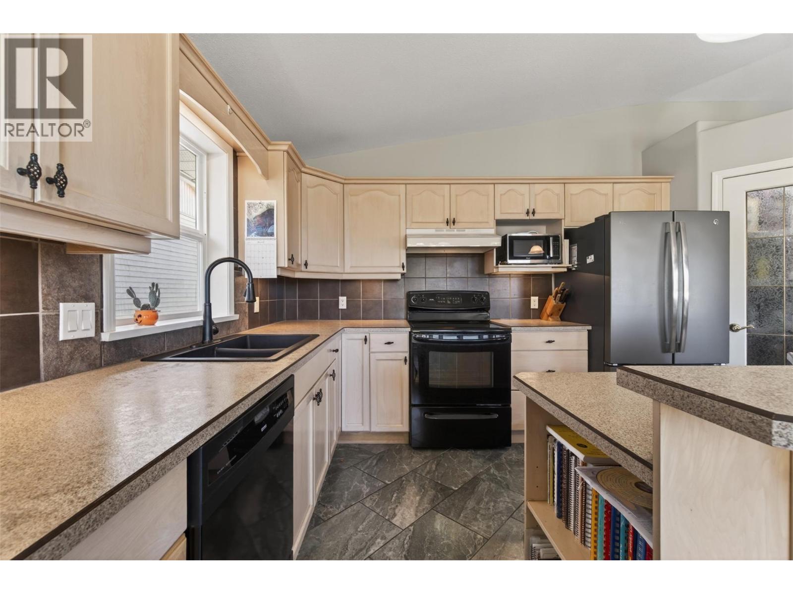 3181 8 AVENUE SE - 19