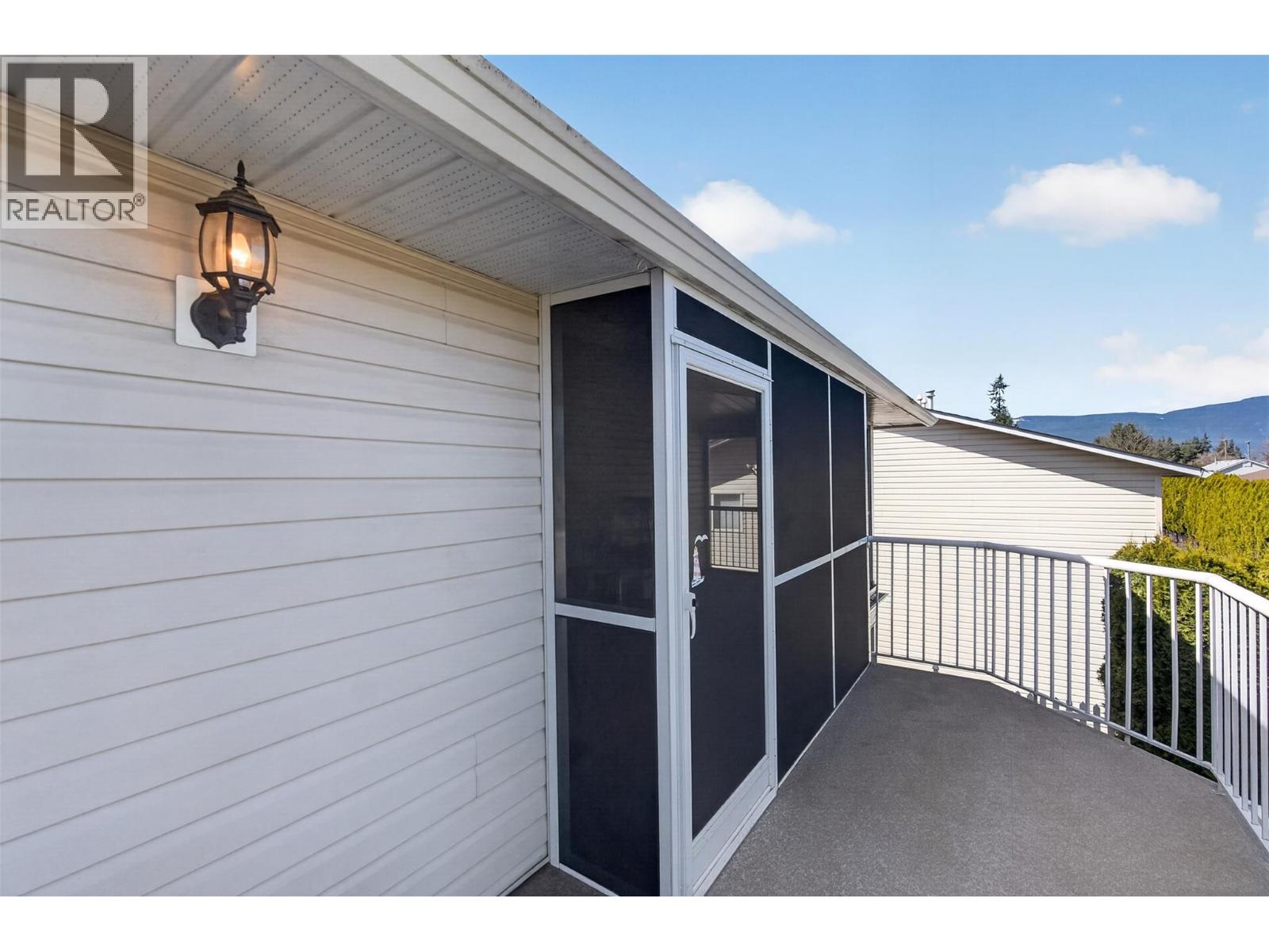 3181 8 AVENUE SE - 52