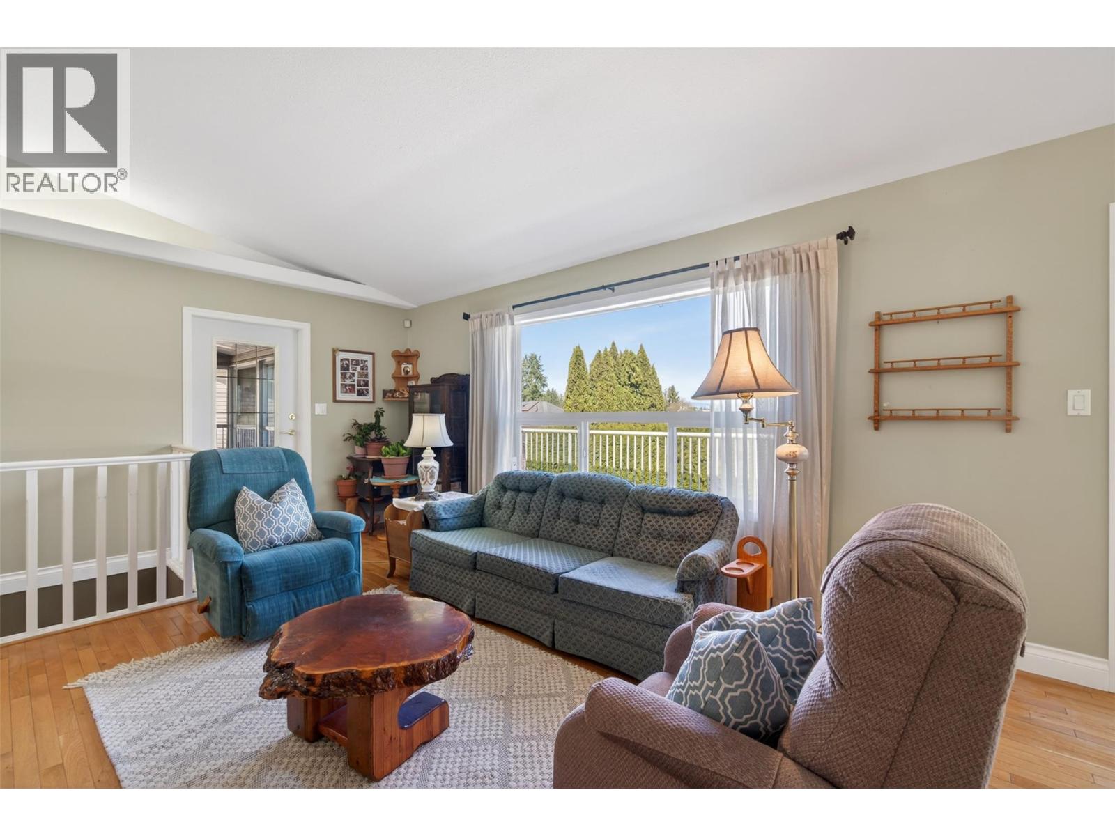 3181 8 AVENUE SE - 28