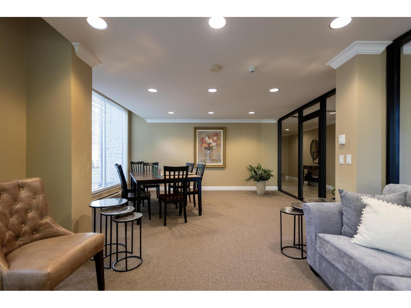 402 15445 VINE AVENUE, White Rock