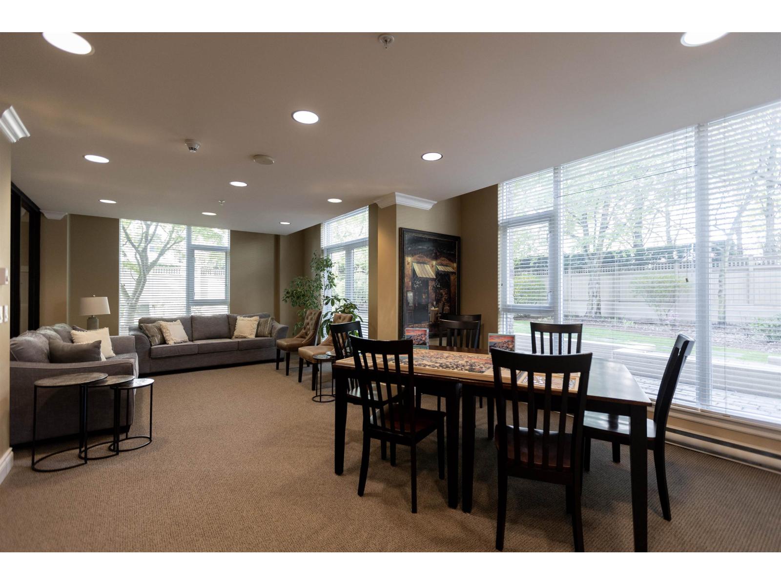 402 15445 VINE AVENUE, White Rock