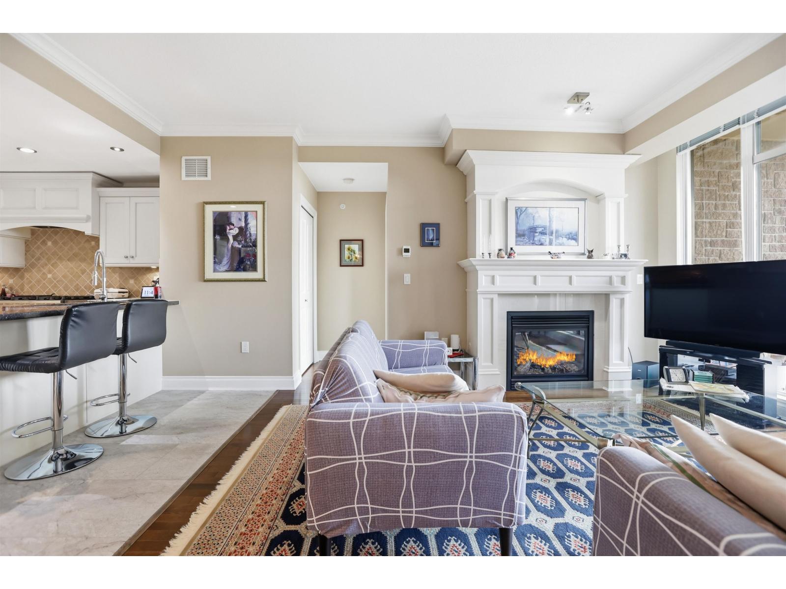 402 15445 VINE AVENUE, White Rock